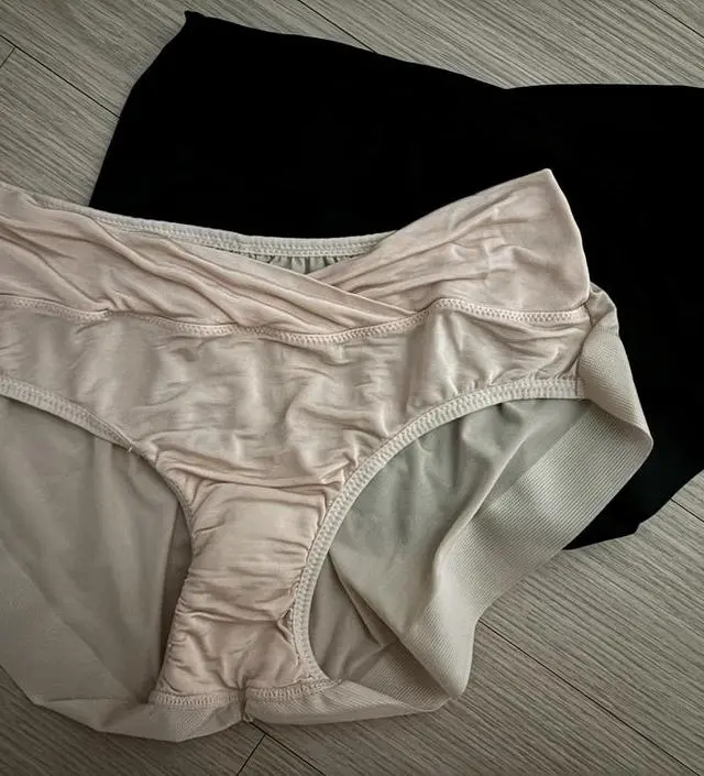 원래 입던 속옷이 너무 작아서 구매했어요 이제 20주인데 지금 많이 넉넉해서 만삭까지