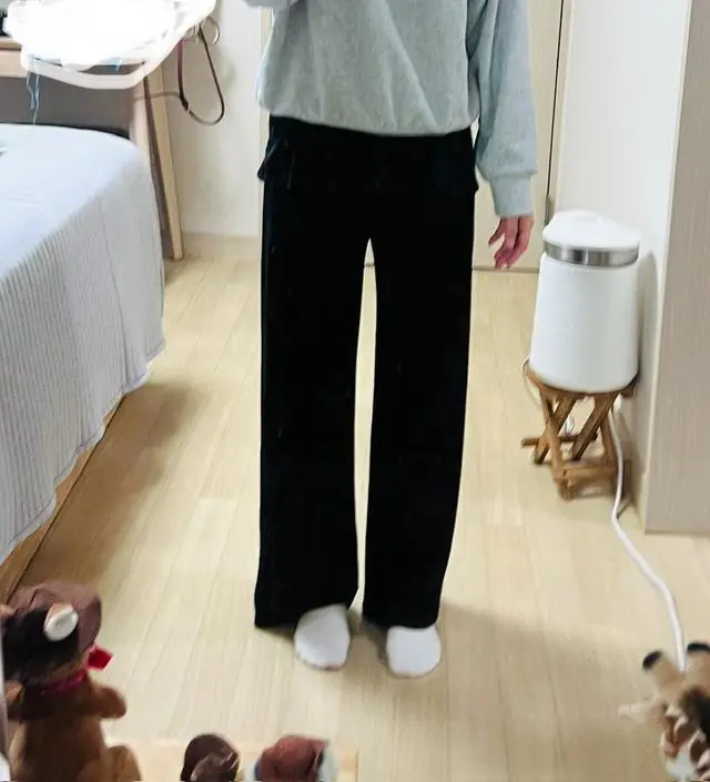 집에 있는 모든 추리닝과 잠옷이 불편해서 구매했는데 너무 편하고 소재도 부드럽고 좋