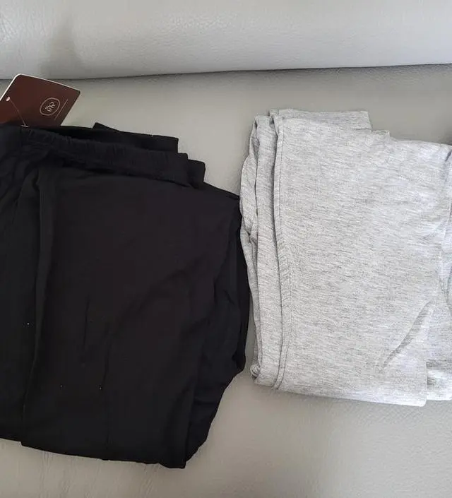 피부가 예민한 편인데 부들부들하고 좋네요. 얇긴 얇아요. 근데 저는 뭐 조리원 가서 입