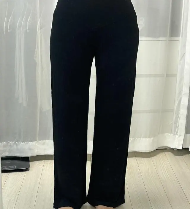 가격이 저렴해서 반신반의하며 구매했는데 소재도 차르르한 소재에 가볍고 시원한 재질