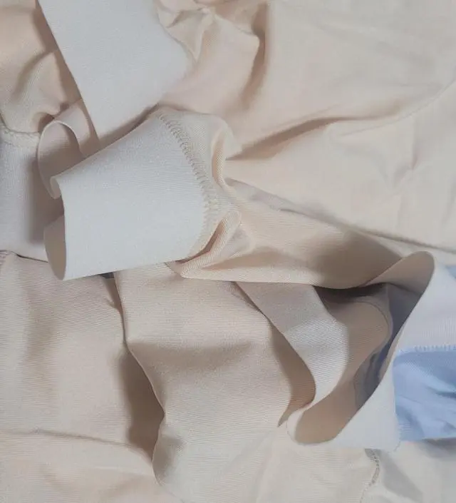 88~99라고 했는데..잘 늘어나지만 원사이즈는 좀 더 작은것 같아요~ 대신 배는 매우 편