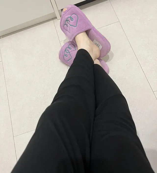 속옷이 비친다는 평이 있어서 살짝 걱정했는데 저는 괜찮더라고요, 다만 소재가 얇긴해