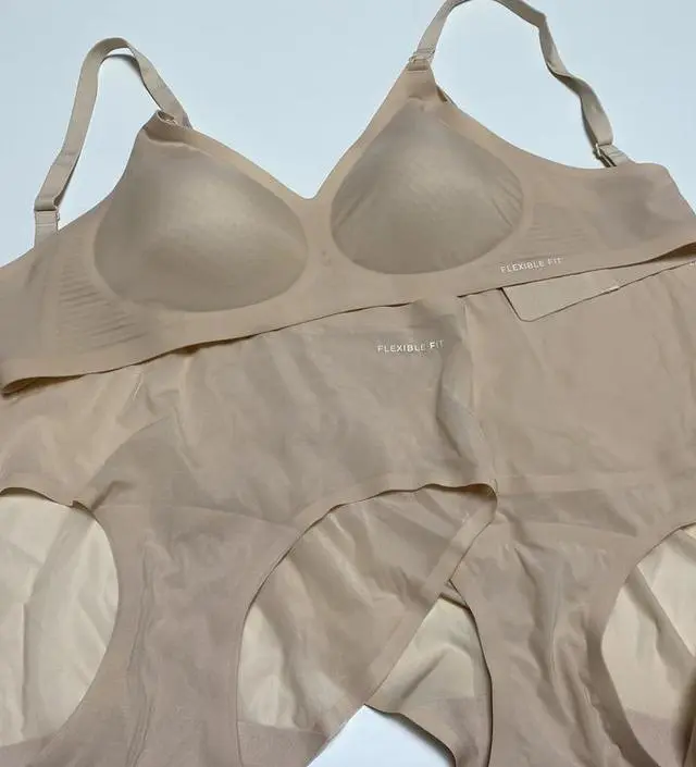 아직 입고나가보지 않앗지만 착용감이 편한거 같아요
