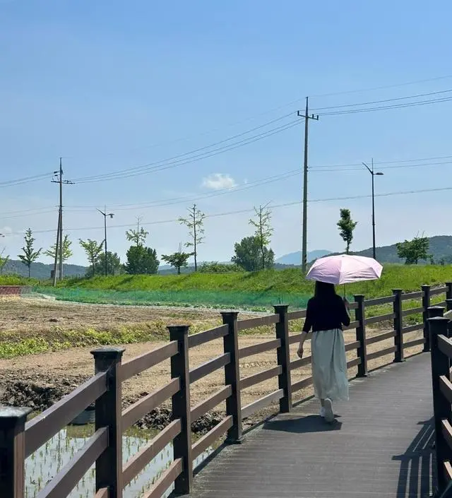 롱사이즈로 구매했는데 원피스 입고 입으면 딱 좋은거 같아요
