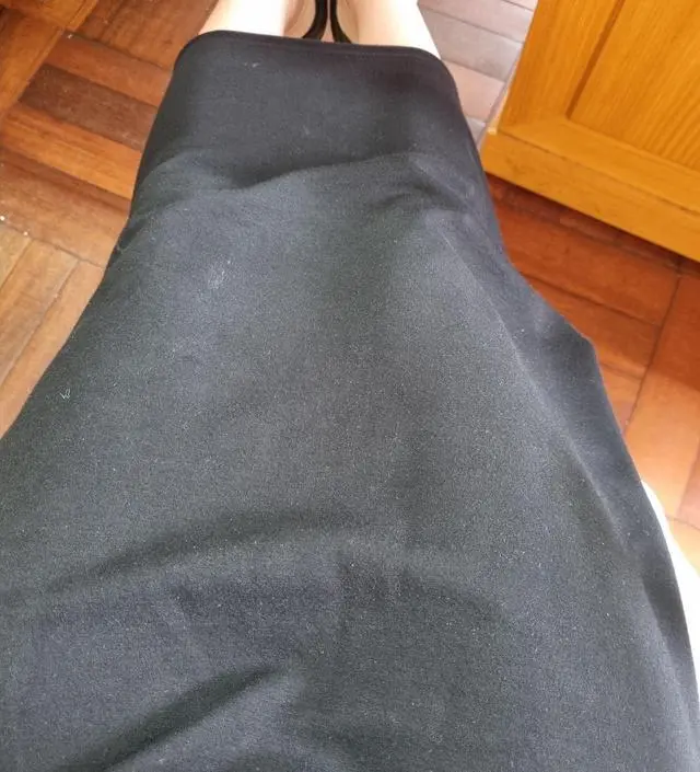 좋아요- 간잘기에 입기에 딱인 두께입니다! 여름에는 못입을 것 같고 봄, 가을 잘 입을