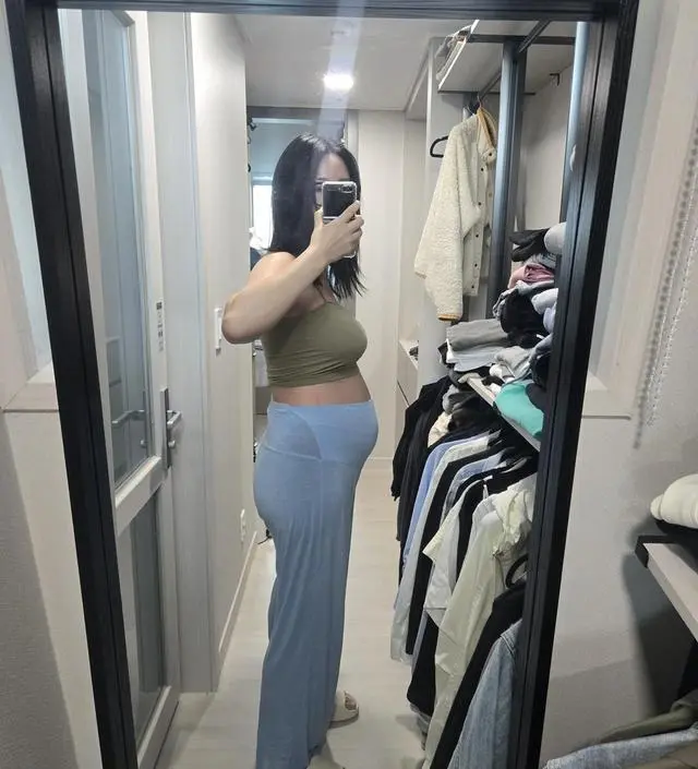 너무 편하게 잘 입고 있어서 깔별로 재구매 했어요 진짜 없어서는 안될 필수템임 ㅠㅠ