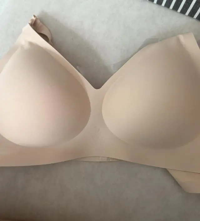 모유계획이 있는터라 무봉제 수유브라로 변경해서 입어보고자 구매했습니다. 착용감이 