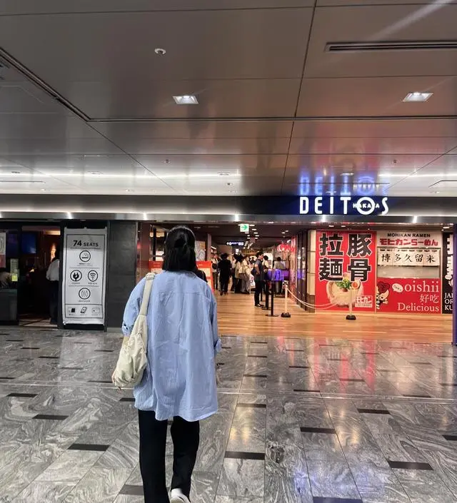 야들야들 너무 편합니다. 빨리 살걸 그랬어요. 편한 재질이라 회사용으로 불가하고 일상