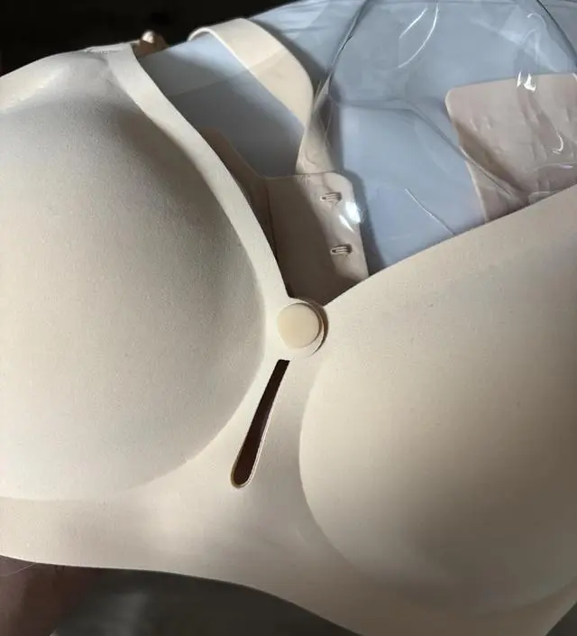 출산 한달전에 미리 샀는데 재질도 뷰드럽고 좋고 수유하기도 편할 것 같아서 재구매 할