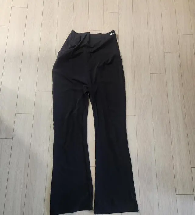 편하게 잘 맞아요. 기장도 잘 맞고 편히 입을 수 있겠어요.