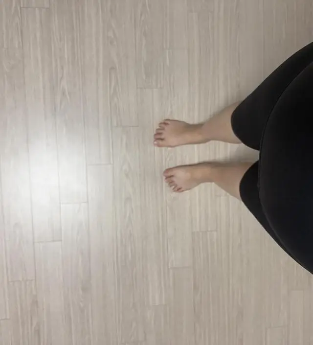 쪼이는게 싫어서 넉넉하게 주문했더니 엄청 편합니다. 만삭까지도 편안하기 입기 좋을 