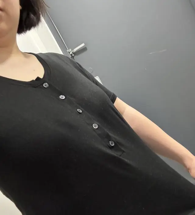 잘 늘어나는 스판끼?? 옷이에용.  외출용 블랙으로 구매해써요!ㅎ