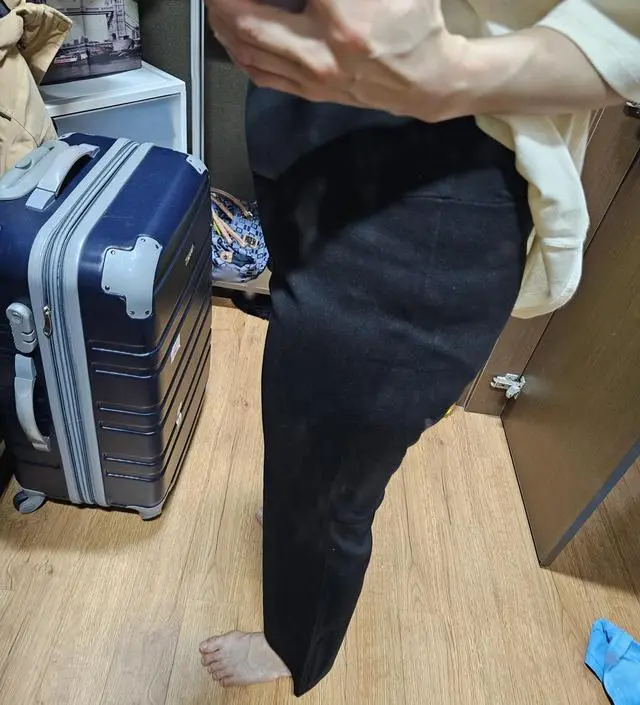 제가 키가 작은 편이라 키작맘 버전의 바지를 구매했는데 아주 잘 맞아요. 배 부분도 편