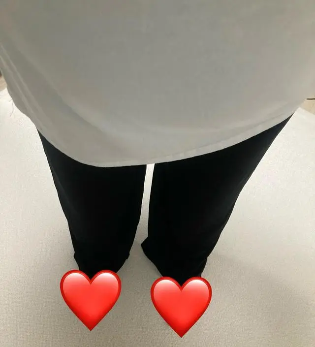 날이 급격하게 더워져서 얇은 바지가 필요했는데 마침 원 플러스 원 행사를 하고 있네요