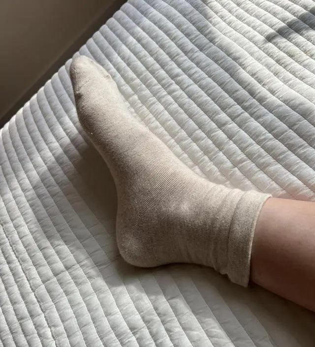 조리원양말로 나오는 제품들은 흘러내릴거 같아 무압박 양말 찾던 중 구입했는데, 발목
