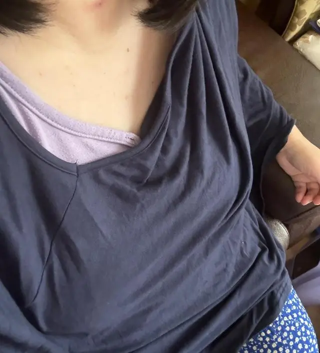 수유가리개가 필요해서 주문했어요 목에거는 형식이 아닌 입는 수유복이라 수유하고나서