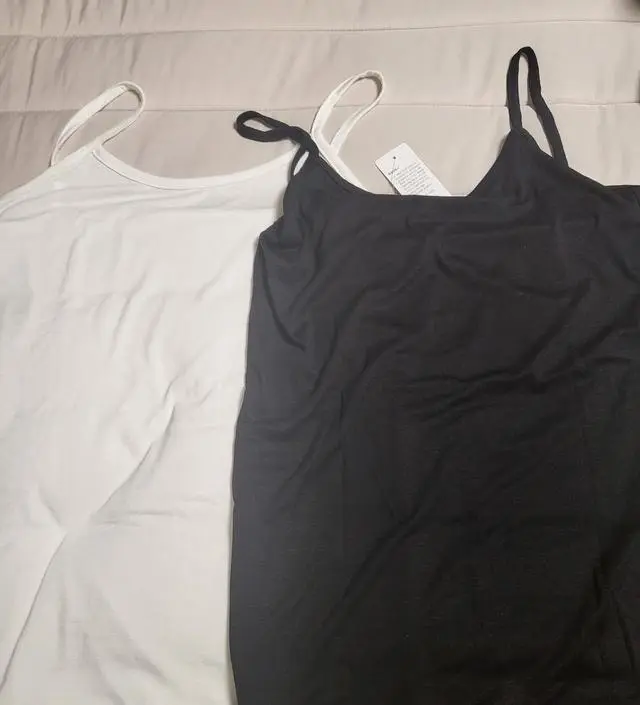 보드라운 촉감이라서 좋아요. 그런데 끈조절이 안되는데 그와중에  브라 다보이게 밑으