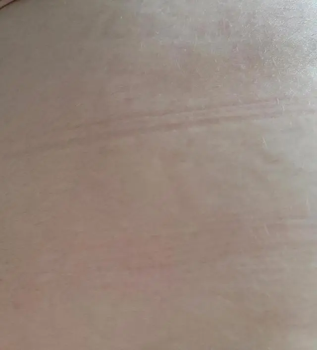 불편해요ㅠ 배에 닿는 고무줄이 꽤 강해서 배에 자국나고 간지러워요. 17주차에 샀는데