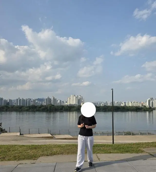 외출용 트레이닝복 찾다가 구매했어요!! 밝은색이라서 요즘 날씨에 입기에 딱이에요. 임