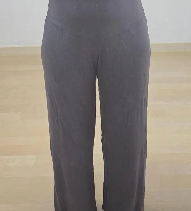 후드르르 차르르 떨어지는 느낌의 원단이에요. 원단이 시원한 느낌이 들어서 여름에도 