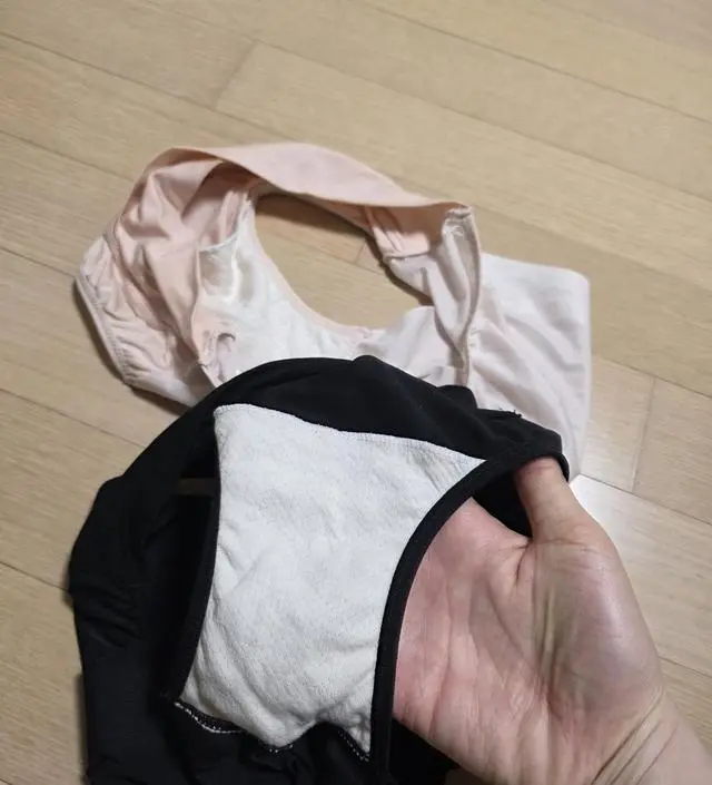 속옷 정말 편하고 좋아요. v랩이라서 복부압박감 전혀없어서 불편감 없고 햄라인누디라