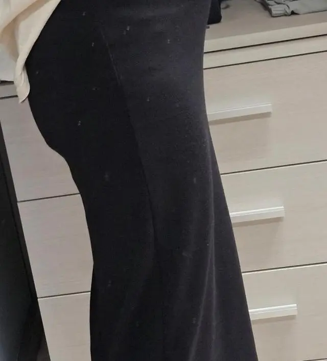 잘 늘어나서 임산부 입기 정말 편해요~ 저는 길이가 길지만 그래도 잘 입고 다녀요!! 다