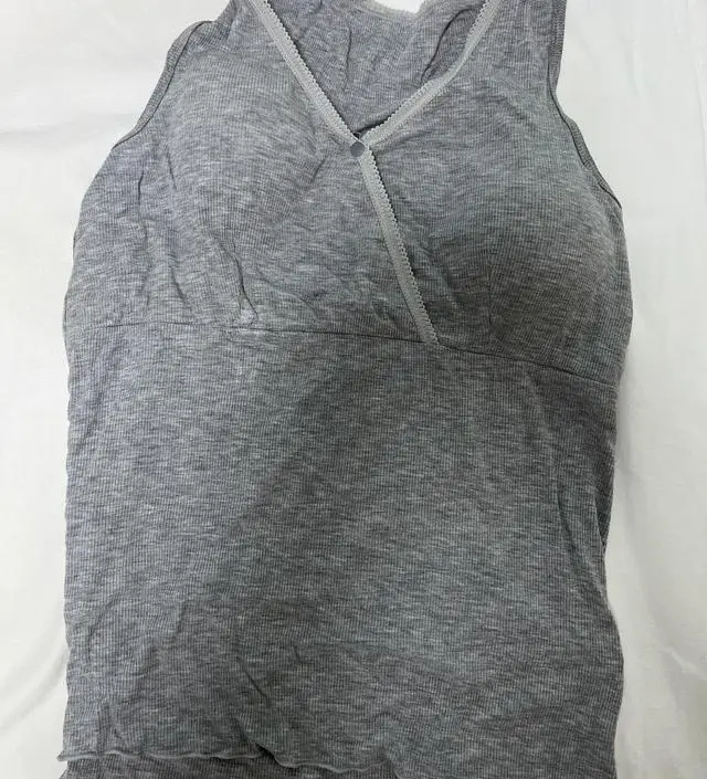 조금 큰 듯하지만 넉넉하게 편하게 입으려구요. 잘 늘어나고 부드러워 좋습니다. 