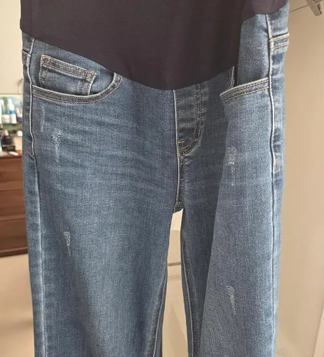 핏이 예뻐요! 임신전 입던 바지같은 핏나와서 마음에 듭니다. 사이즈는 딱 맞아서 배가