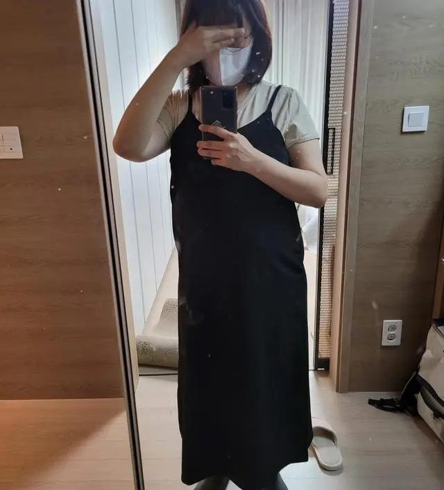 지금 17주인데 딱 맞아요. 24주 넘으면 못 입을 것 같아요. 재질은 봄.가을 입기에 더 