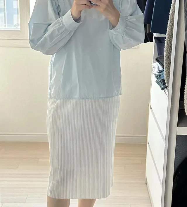 날이 더워져서 얇은 여름치마 찾고 있었는데요 
