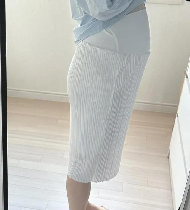 날이 더워져서 얇은 여름치마 찾고 있었는데요 
