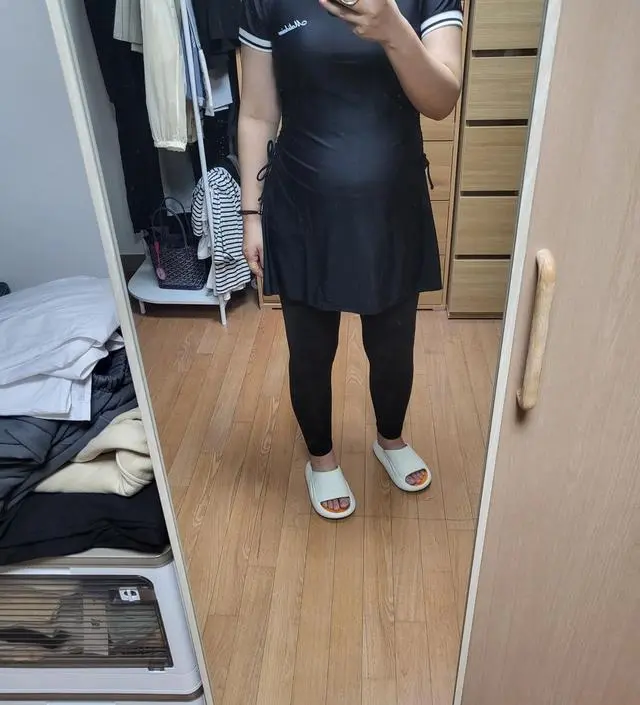 엑스라지 사길 잘했어요. 상체는 66사이즈인데 가슴 딱 맞는 정도라 더 작았음 가슴 낄