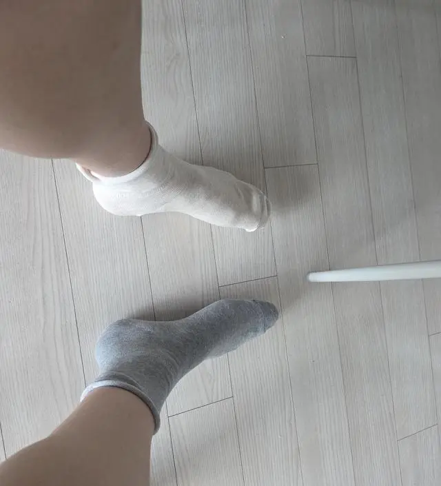 여름에도 산후욕 때문에 양말 신어야한대서 샀어요. 압박이 아니라 무압박이어서 편해요