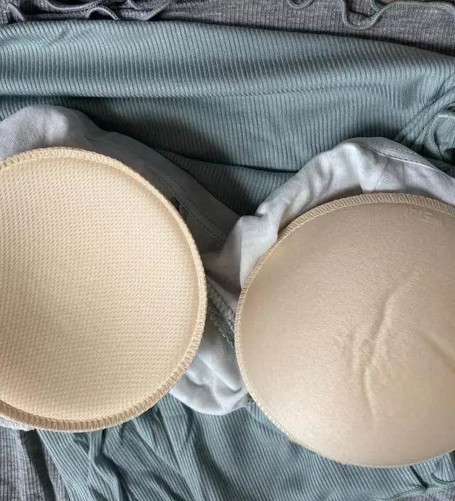 완전 편하네요~ 조리원에서 잘 입고있어요! 단추는 안 채우고 입습니다 ㅎㅎ 끼는거 진