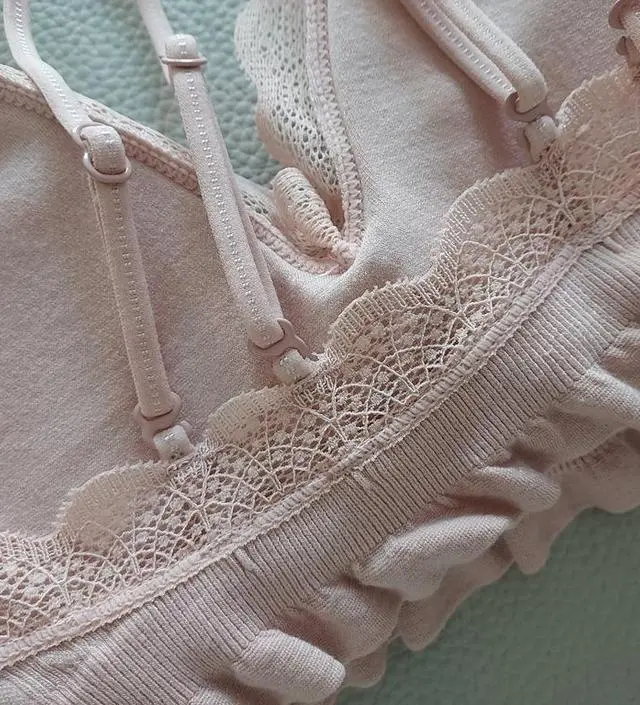 두가지 컬러 구매했는데 편하게 이뻐요 . 