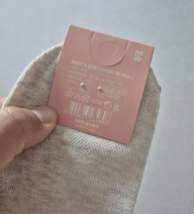 이미 발이 많이 부어서 지금 발목에 딱 맞는 사이즈이긴 한데 내일 한번 신어보려구요!