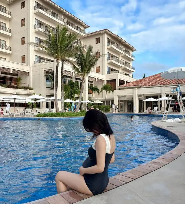 태교여행 가면서 수영하려고 구입한 수영복인데,
