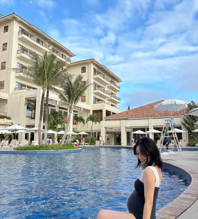 태교여행 가면서 수영하려고 구입한 수영복인데,
