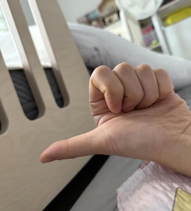 딱맞고 살짝 두껍긴 한데
