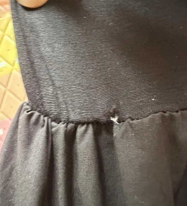 받자마자 세탁했는데 입을려구 했더니  이모양이네요
