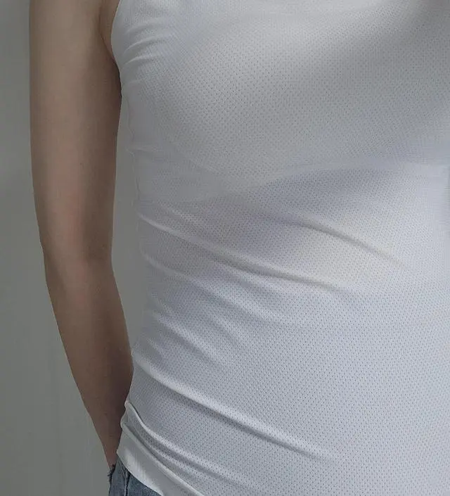 생각보다 짧아서 아랫배까진 못덮어줘요ㅠㅠ 그리고 마감이 부드럽지 않아서 아쉬워요.