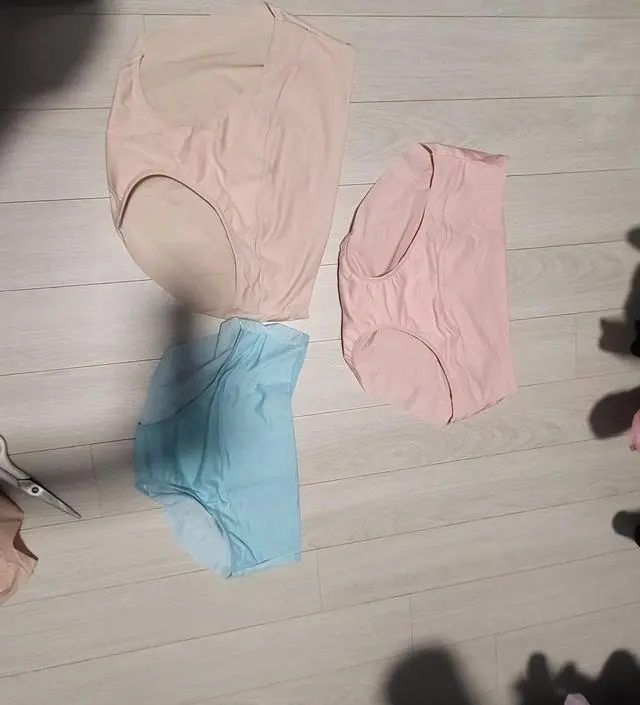 팬티 색깔별로 입을수있고 편하고 시원해여ㅎㅎ 