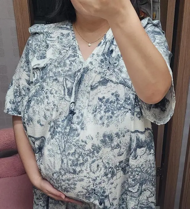 넉넉한 사이즈라 어떤 체형에 구애받지 않고 출산후에도 예쁘게 입을 수 있을거 같아요