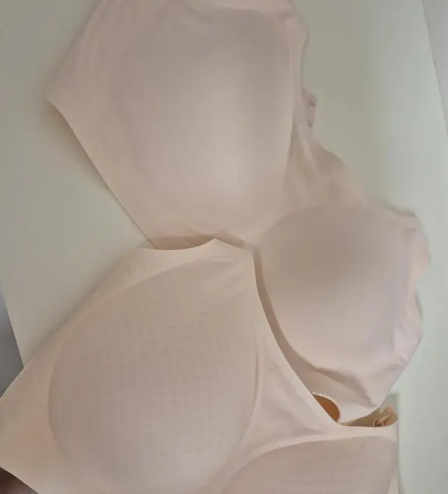 똑같은 거 두개 샀는데 왜 한개는 에어홀이 없는 컵인지 모르겠네요. 한개는 구멍이 육