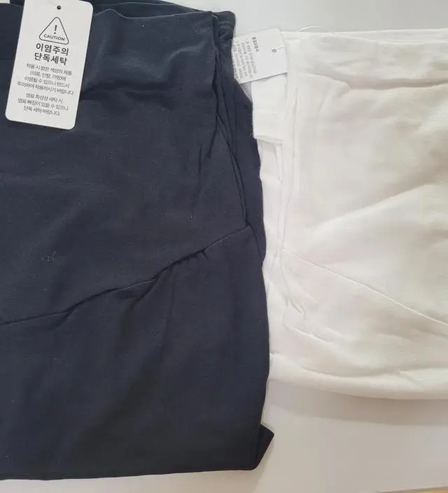 마른편이지만 17주가 되어가니 배가 많이 나와서 레깅스를 구매했습니다. 
