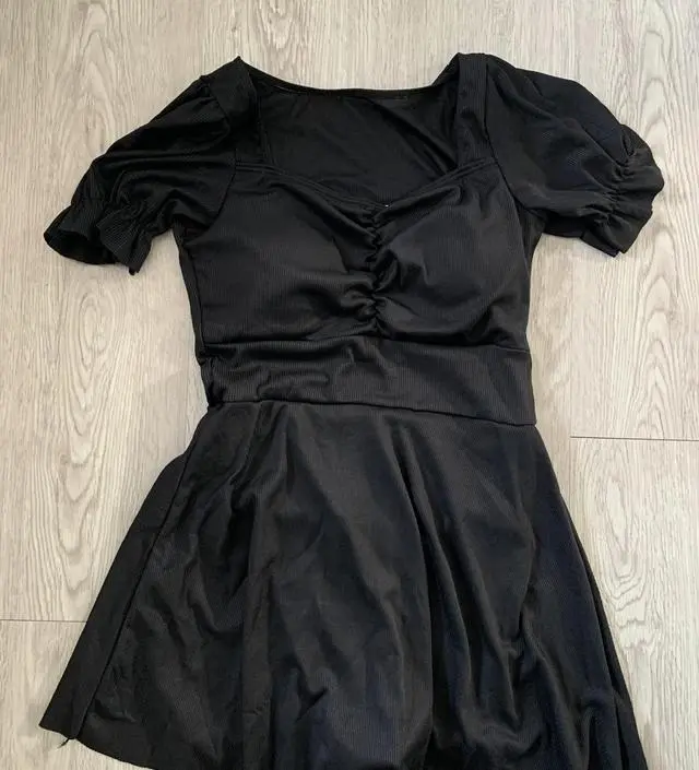 배송은 정말 빨라요 목요일 자정쯤 구입후 토요일 받았어요 
