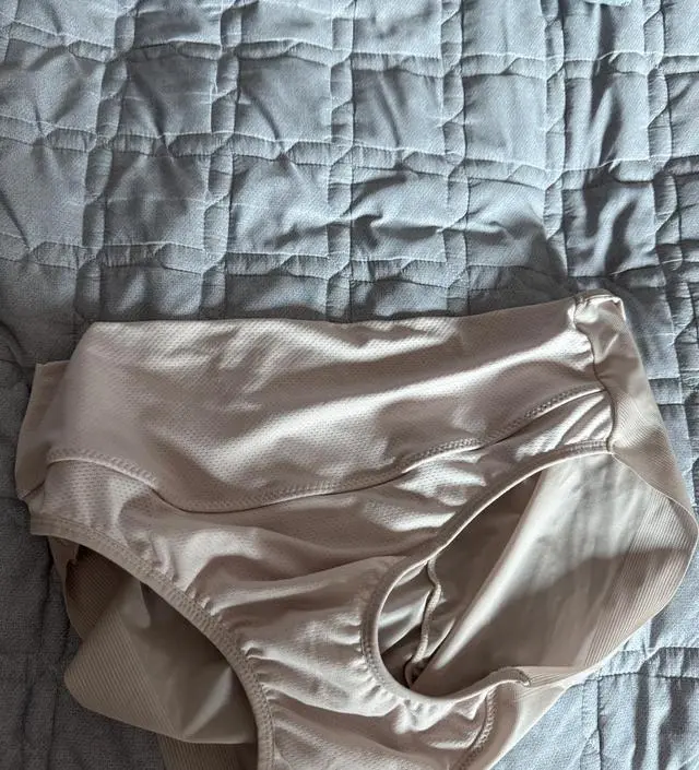 기존에도 널널한 팬티 입는거 좋아하는데 임신하니까 기존팬티가 작아서 입으면 묘하게