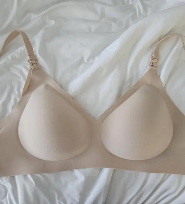 아직 수유는 안해봤지만 똑딱이로 열수있어서 좋네요~ 
