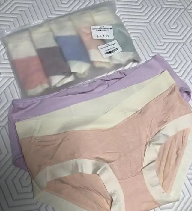 같이 주문한 면 팬티보다 같은 사이즈인데도 실제로는 좀 작지만 신축성은 더 좋아서 착