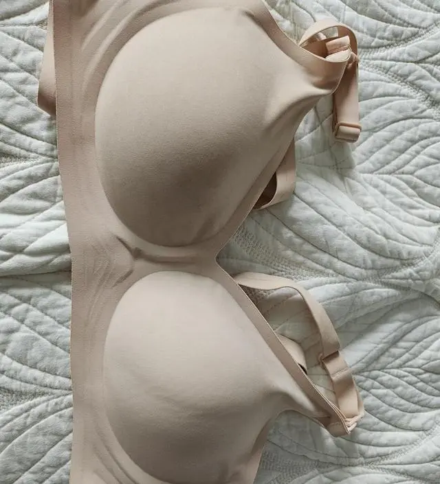 편해요~ 나중에 수유하면 가슴이 더 커질거같아 한사이즈 크게 시켰어요ㅎㅎ 그래서 그